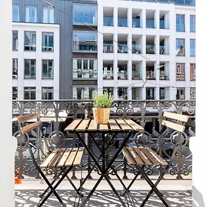 Apartamento Bright, Spacious & Perfectly Located In The Heart Of